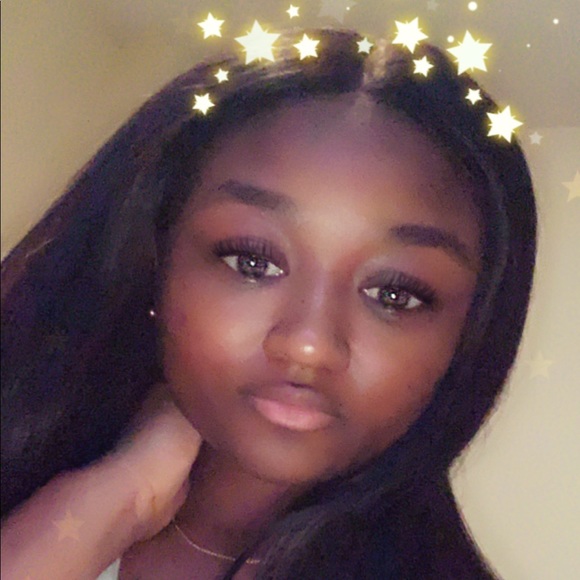 Meet your Posher, Carlese - Picture 1 of 4